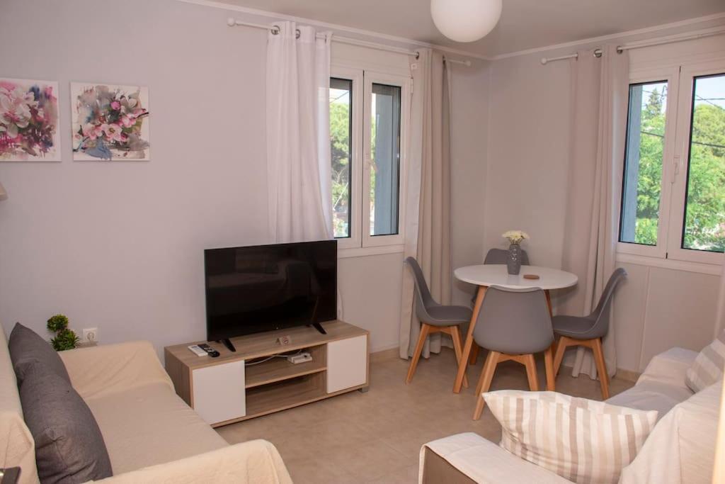 알렉산드로폴리스 Anadora 2: Hospitable Stone House With Yard 아파트 외부 사진